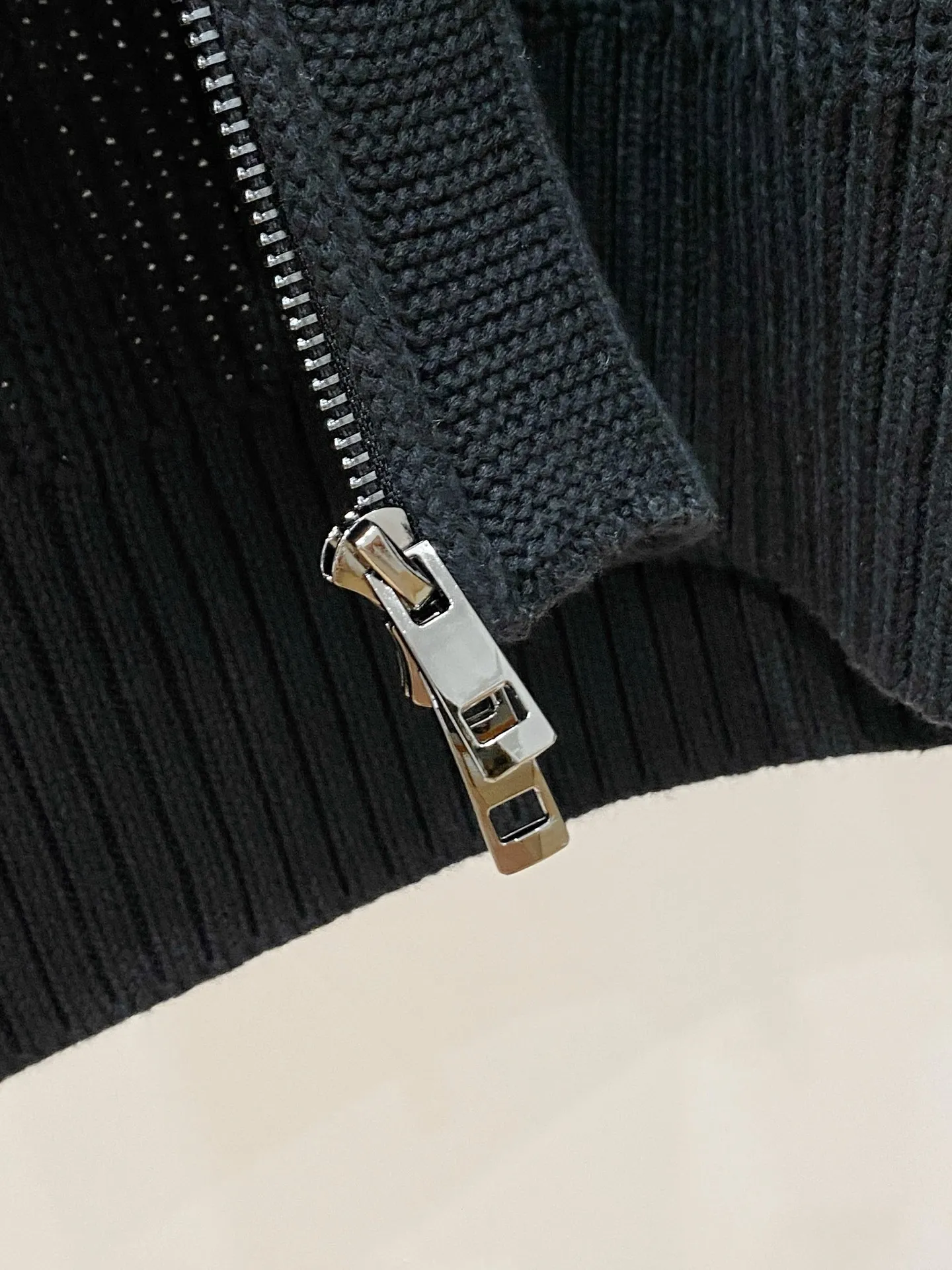 BC Classic is an old-money, gentlemanly and elegant style. The Classic zipper cardigan and woolen sweater are outlined in lines. There are always some items that can transcend seasons and trends and become eternal Classic. The top-quality wool fabrics are selected to bring you just the right wearing experience in the warm sunshine of autumn and winter. The classic zipper stand collar design is simple yet stylish, showing men's unique sophistication and charm. It adds a touch of bright color to the whole, highlighting the wearer's unique taste. And the unique line design not only modifies the body shape, but also adds elegance and calmness. Every detail, every stitch and every detail has been carefully crafted to ensure excellent quality and durability! Sizes: M-3XL (48-56)